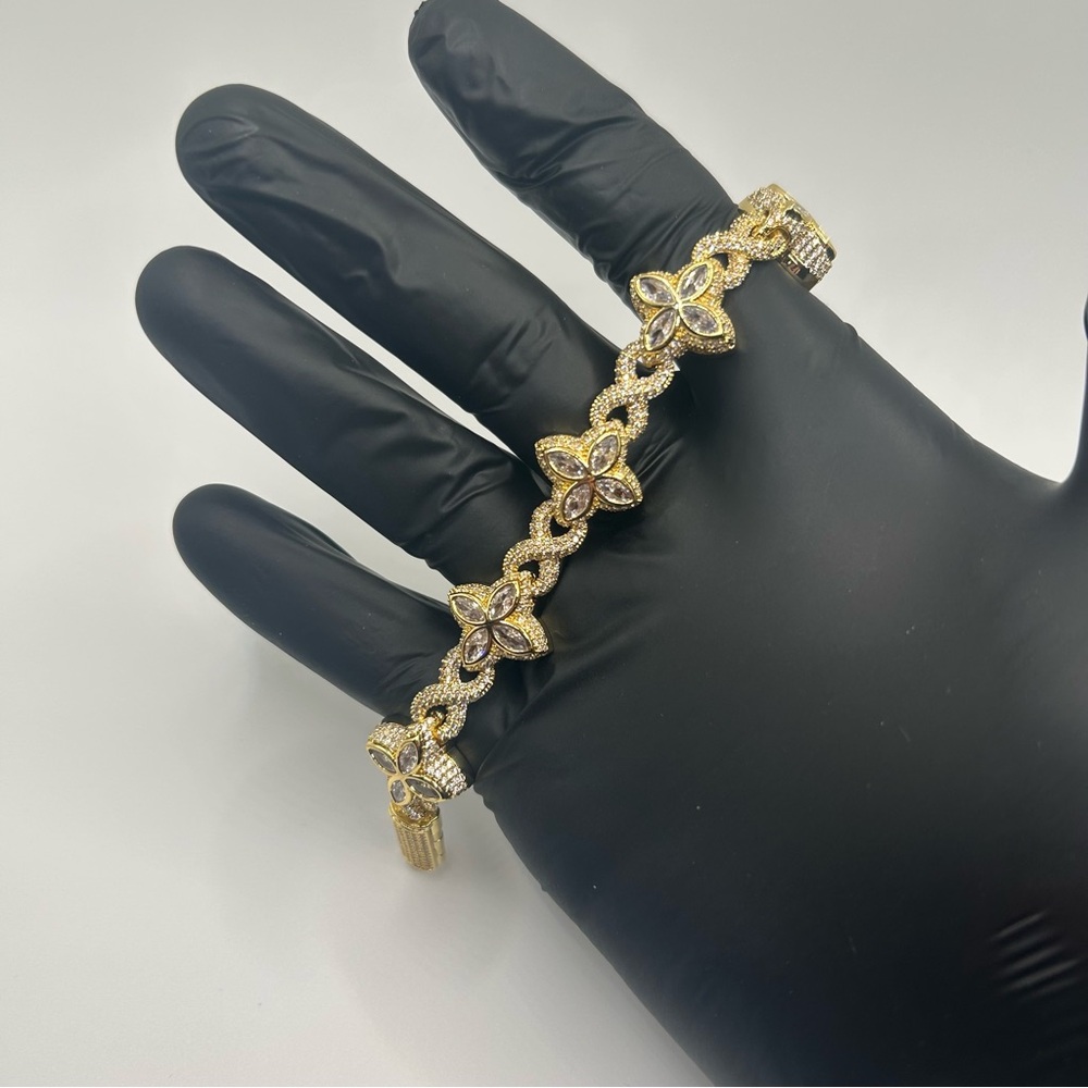 Moissanite Clover Bracelet VVS1 Gold Iced Out 8 Inches Brand New Fast Shipping